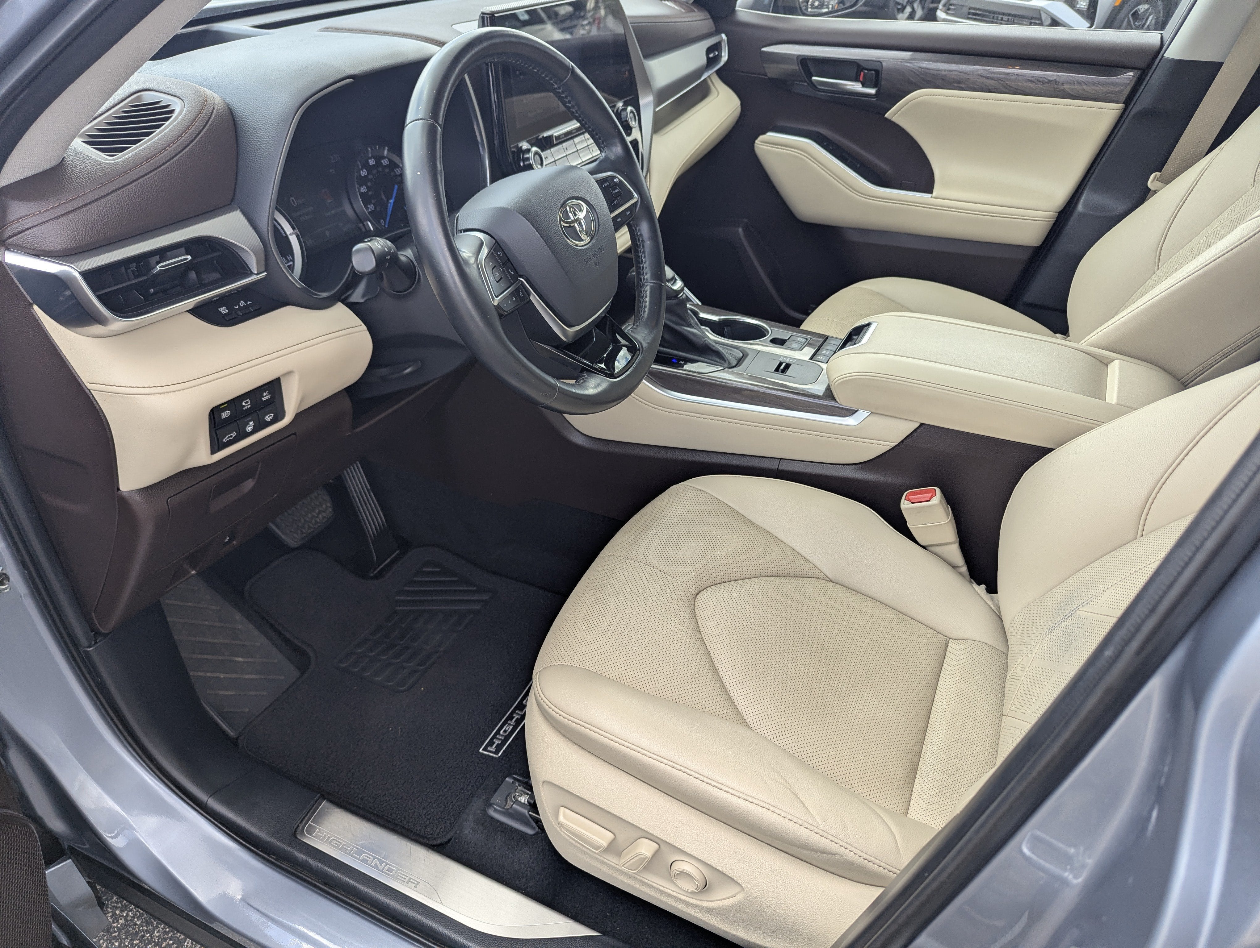 2021 Toyota Highlander Hybrid Platinum