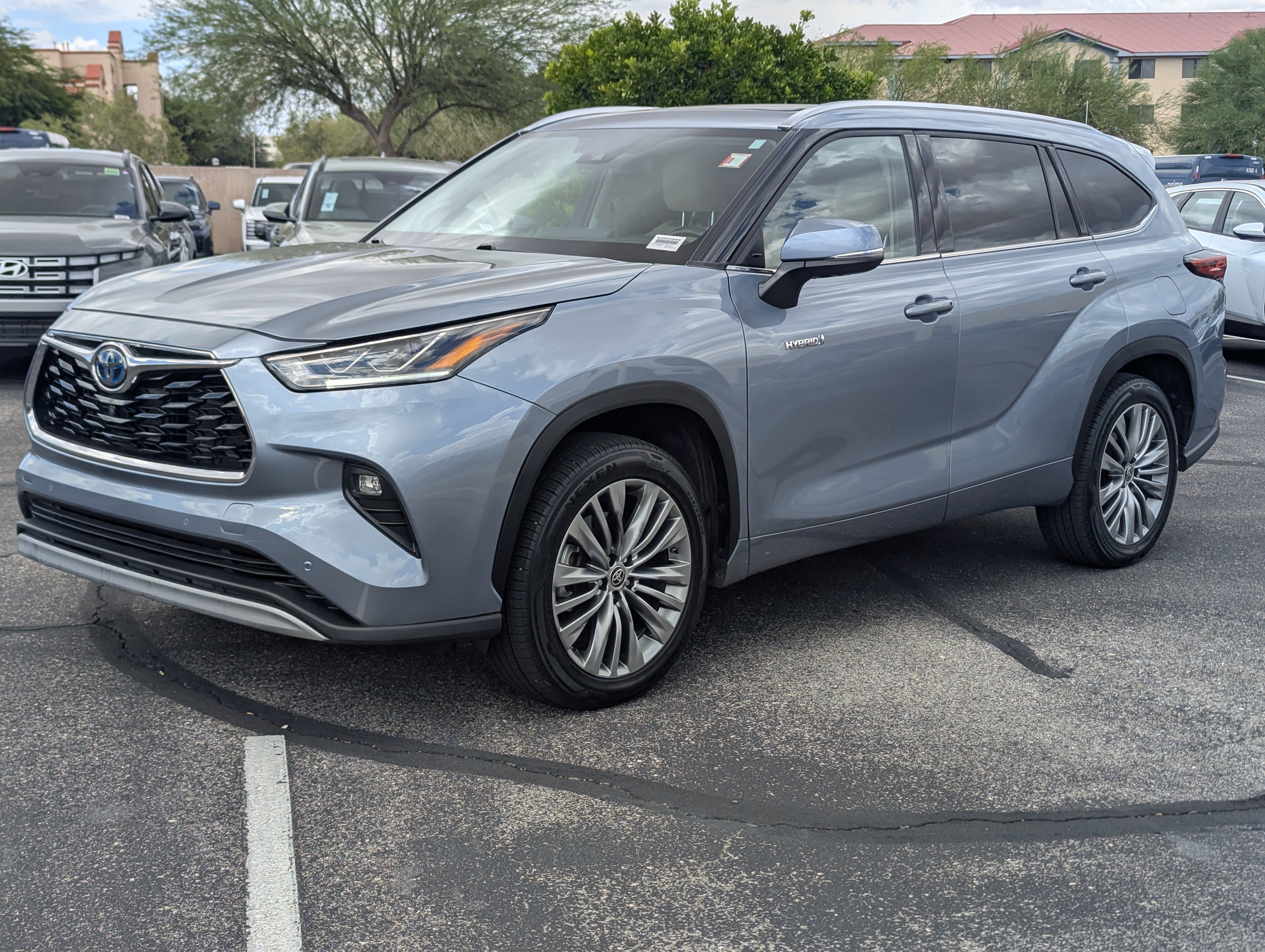 2021 Toyota Highlander Hybrid Platinum