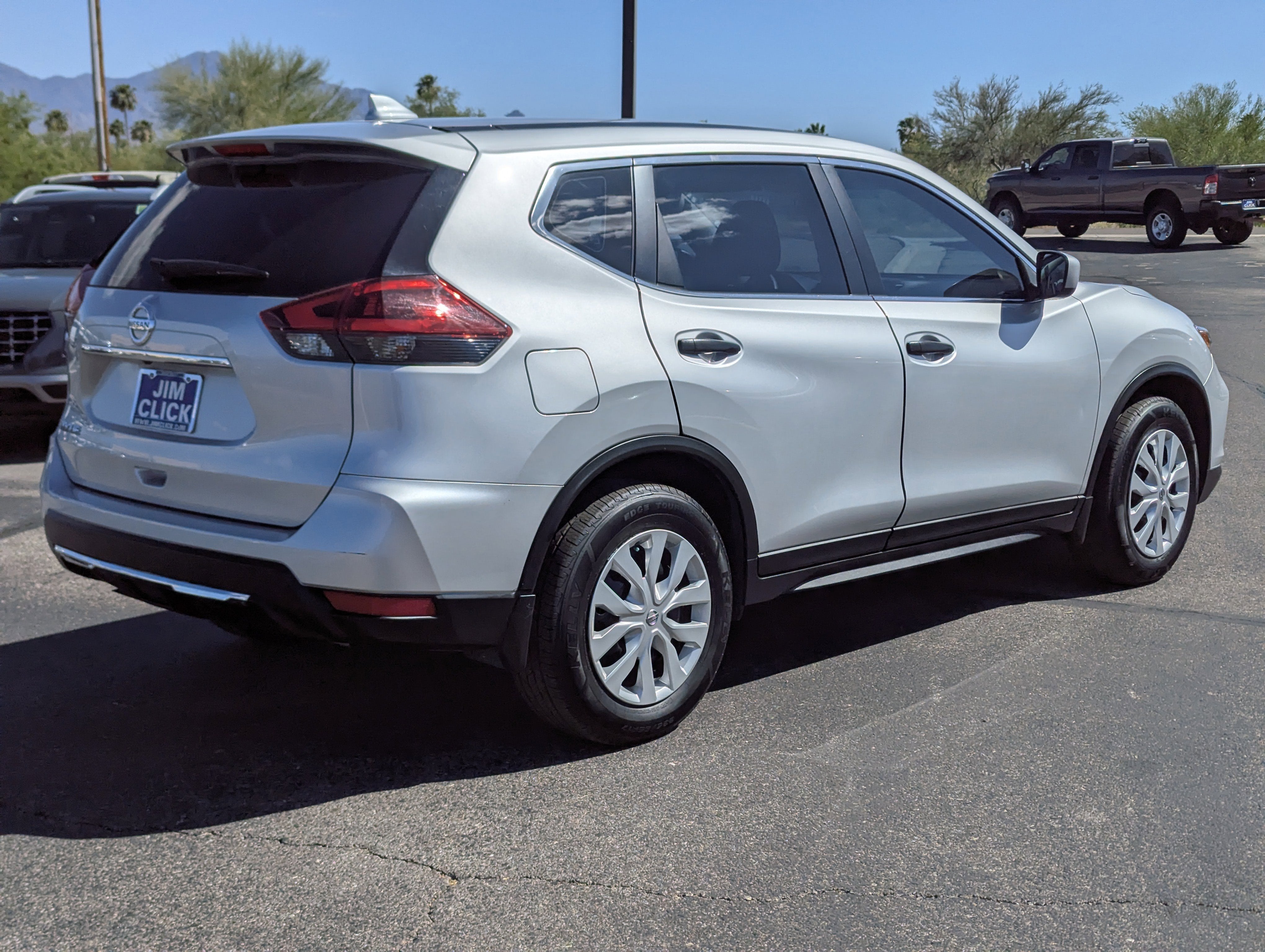 Used 2018 Nissan Rogue S with VIN JN8AT2MT1JW460685 for sale in Green Valley, AZ